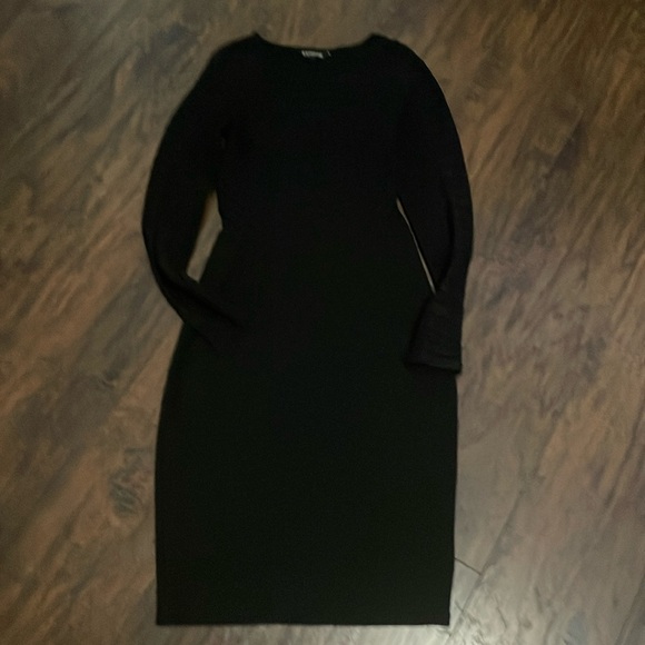 Sexy black form fitting long sleeve midi perfect for date night or GNO! Like new - Picture 2 of 3